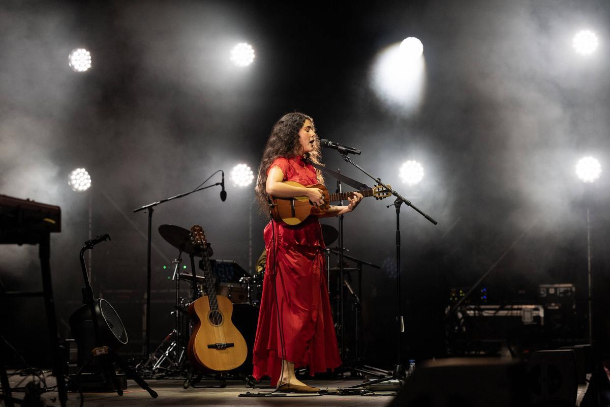 Silvana Estrada cautiva a Les Nits Occident