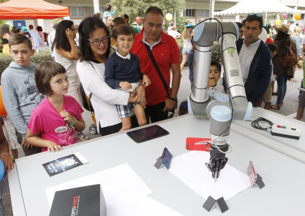 Más de 5.000 personas realzan la jornada de puertas abiertas celebrada en la planta.