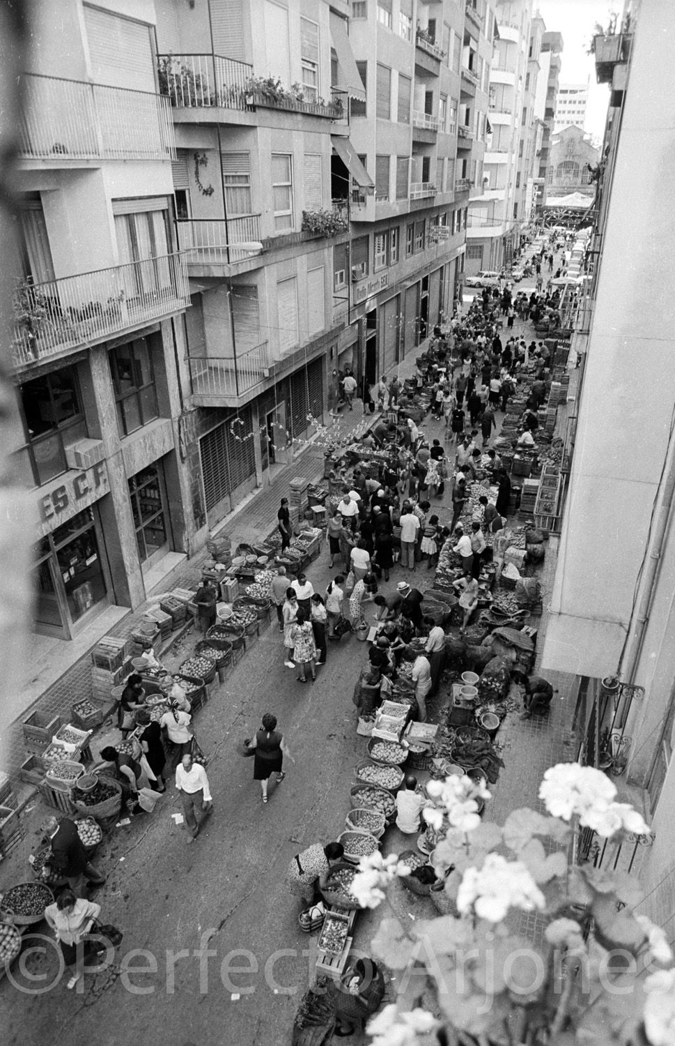 CALLE VELÁZQUEZ.Mercadillo 74-4.jpg