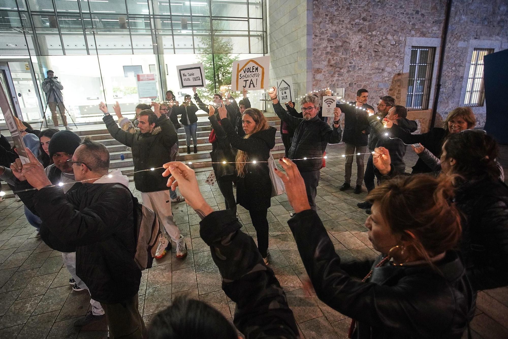 Galeria d'imatges: Flashmob a Girona per les persones sense llar