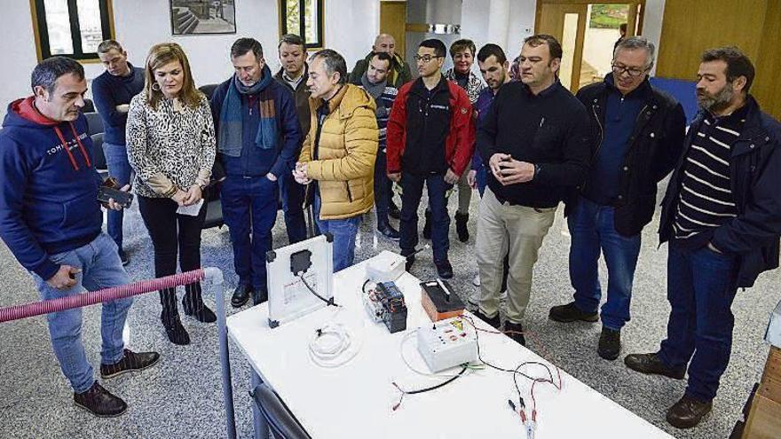 Una de las charlas, ayer, en el consistorio de Barro. // G. Santos