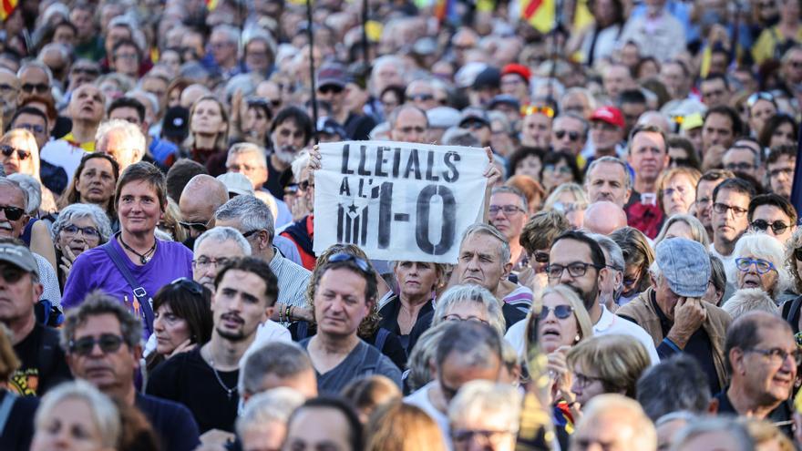 Cinquè aniversari de l&#039;1-O:  unes 11.000 persones es manifesten a Barcelona per commemorar la data