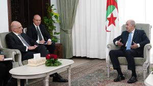 Abdelmadjid Tebboune, presidente de Argelia, durante una reunión con el ministro de Exteriores de Grecia