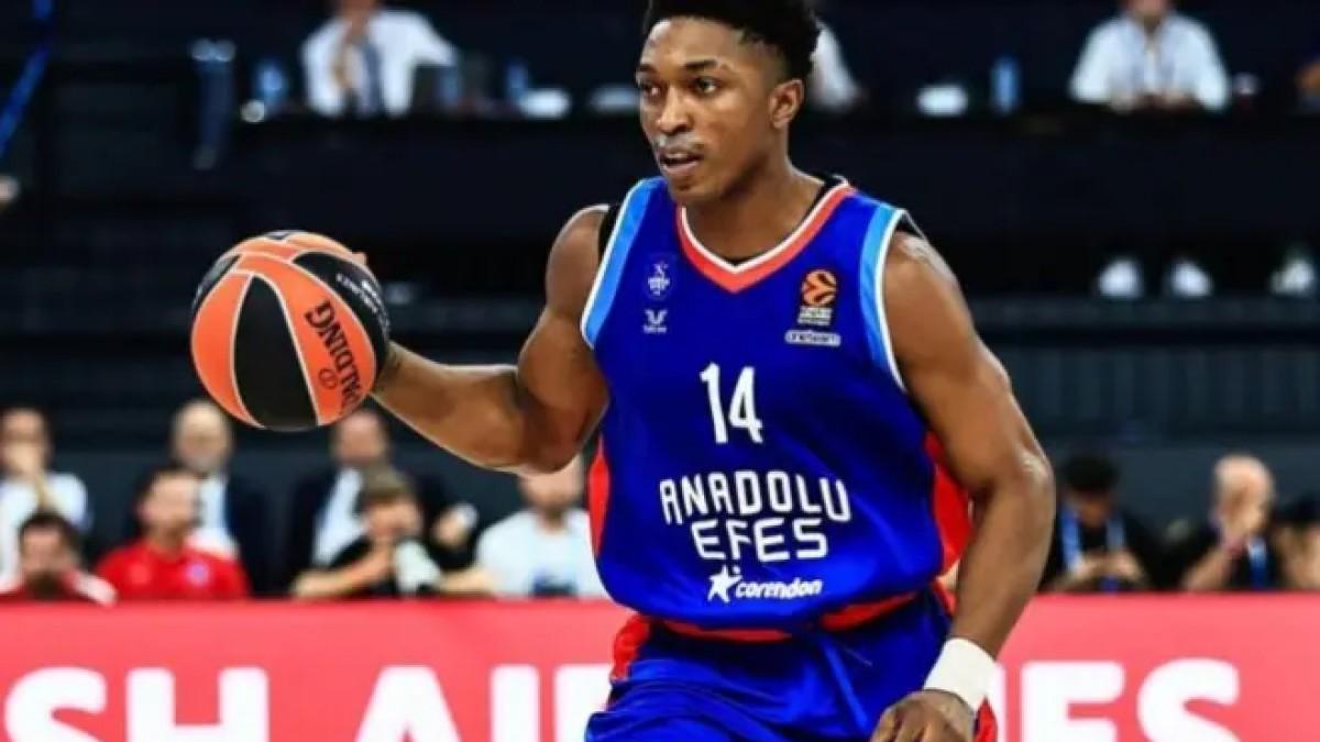 Stanley Johnson, del Anadolu Efes
