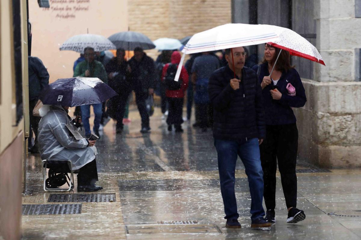 MLG 13-03-2025.-Lluvias en la capital con la entrada de la nueva borrasca.