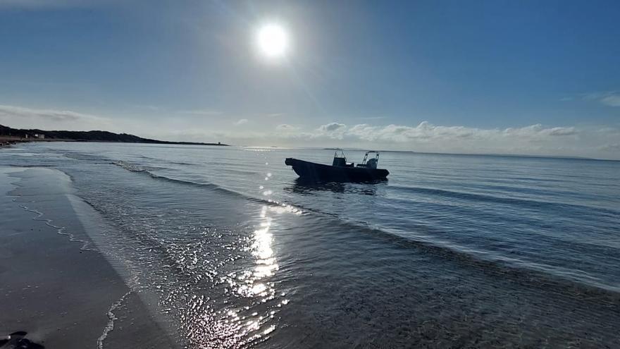 Rescatan a 25 migrantes llegados en patera a un islote entre Ibiza y Formentera