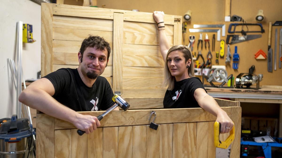 La pareja de magos Ramó&Alegría, en su taller de creación