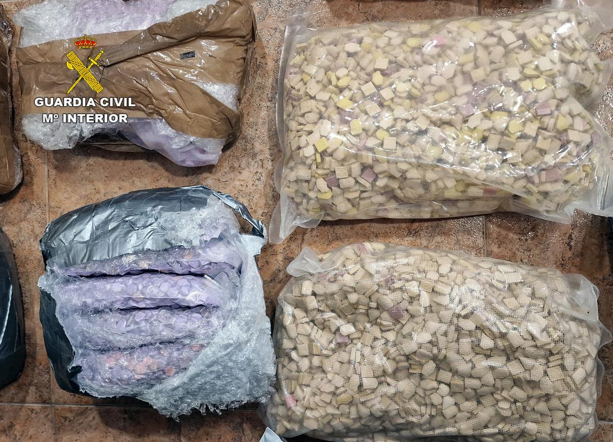 La Guardia Civil intercepta uno de los mayores alijos de éxtasis, incautado en ruta marítima en la Región de Murcia, con más de 100.000 pastillas.