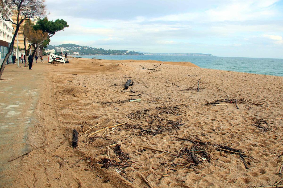 Les fotos de l'estat del passeig marítim de Platja d’Aro després de la llevantada