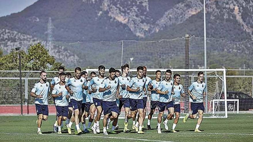 Los jugadores del Espanyol se ejercitaron ayer en Son Bibiloni.