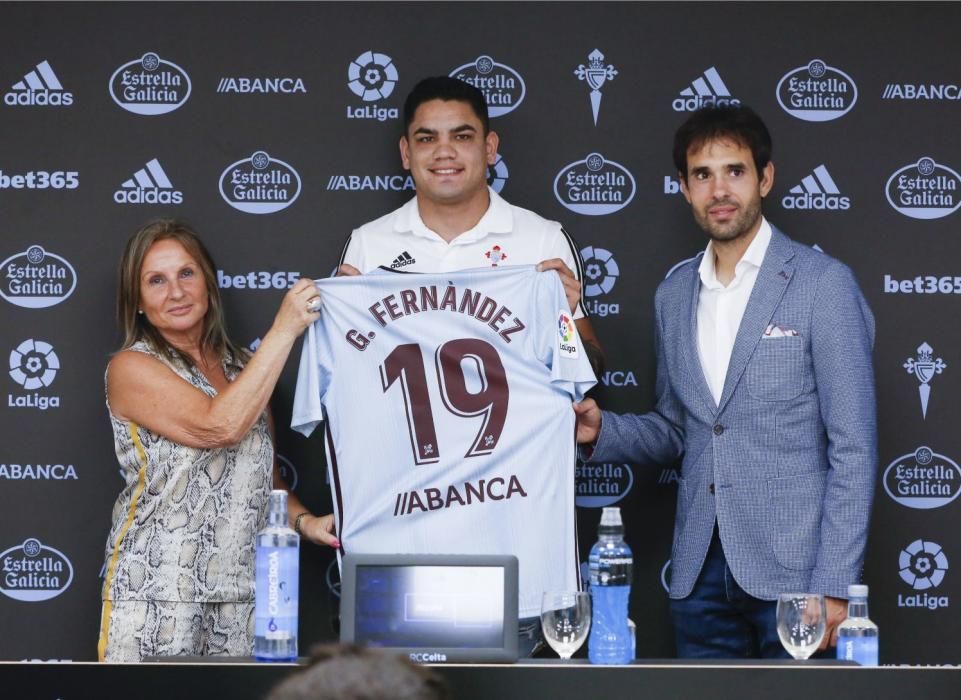 El ''Toro'' se gana a la bancada celeste en su presentación. // Ricardo Grobas