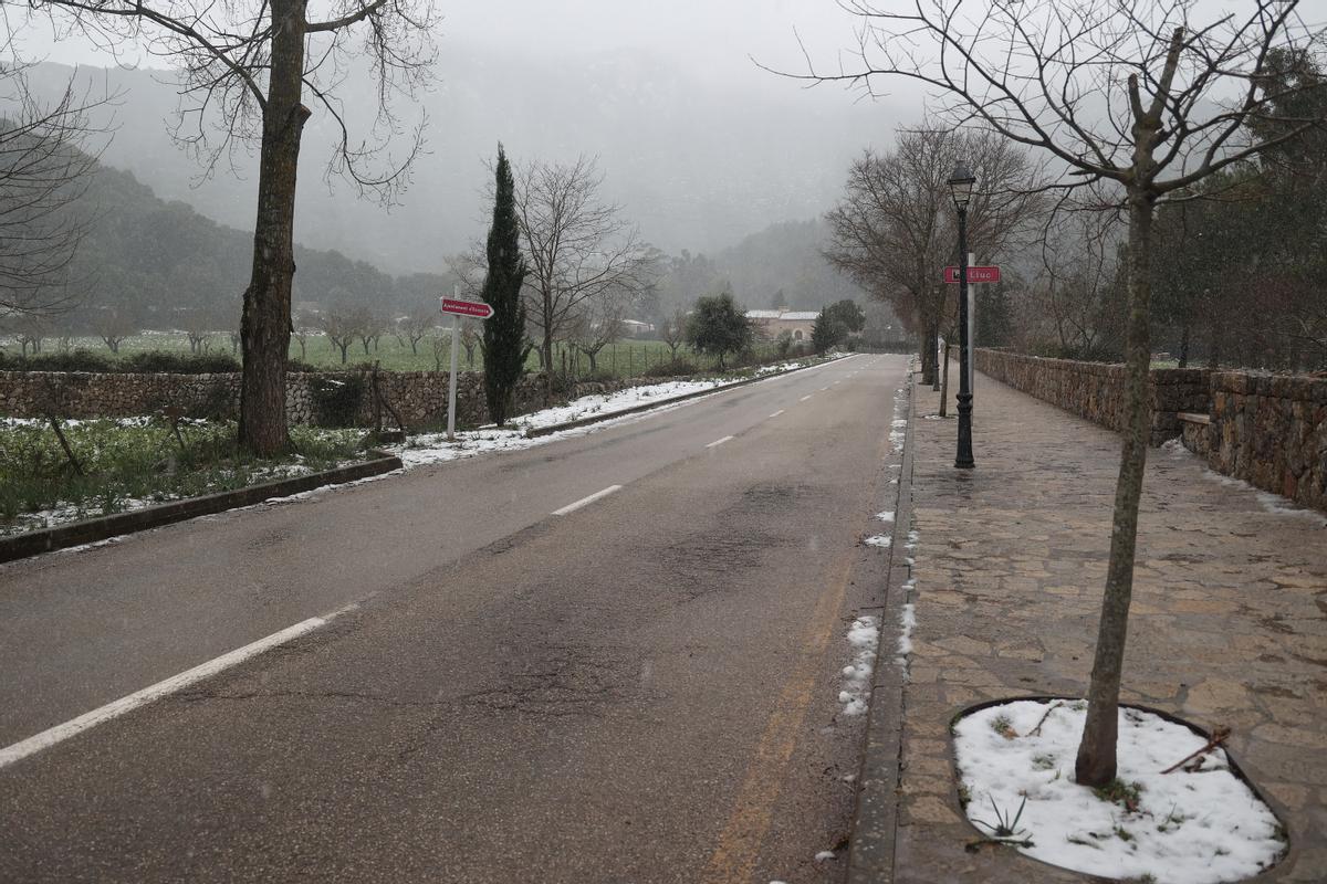 La nieve llega a la sierra de Tramuntana en Mallorca