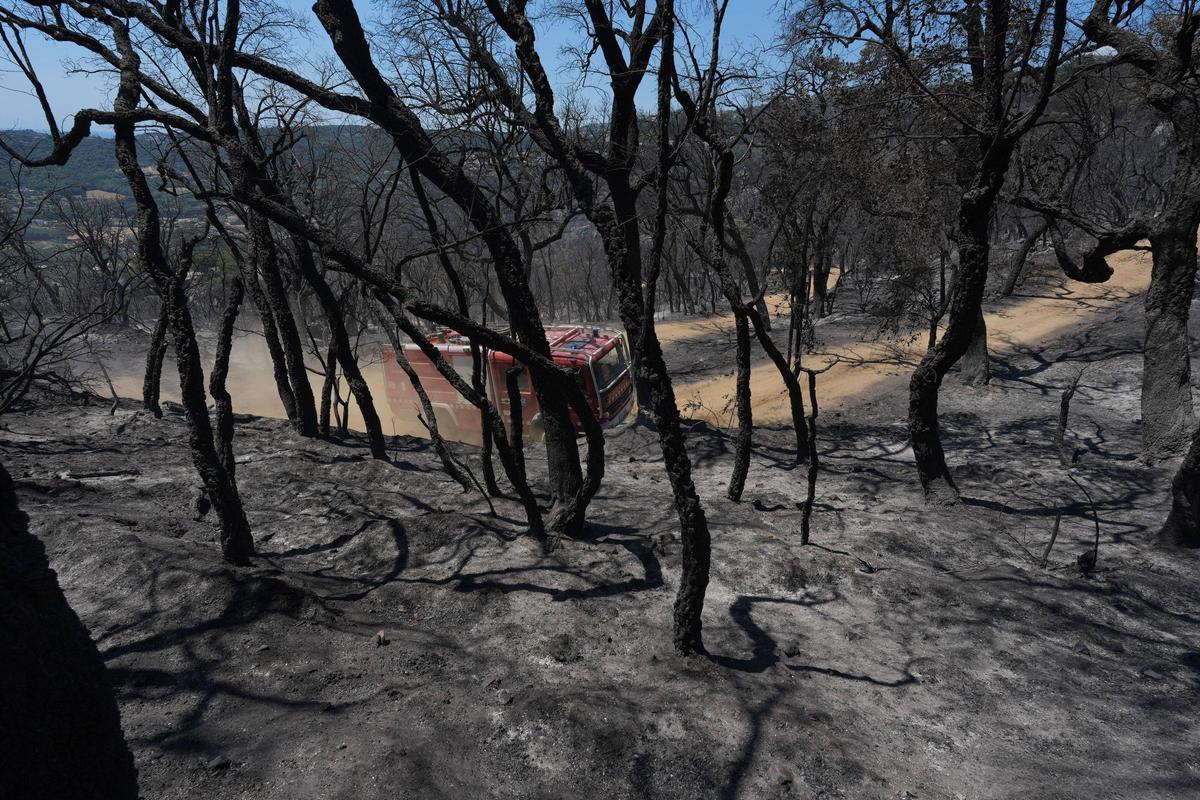 Galeria de fotos: l'incendi de les Gavarres calcina una casa a Calonge Galeria de fotos: l'incendi de les Gavarres calcina una casa a Calonge