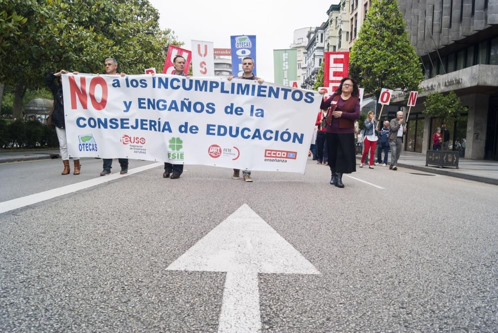 Manifestación convocada por los sindicatos de la enseñanza concertada