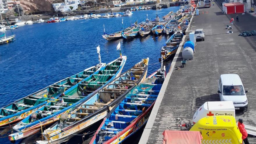 Tres cayucos vacíos quedan a la deriva tras averiarse una Guardamar de Salvamento Marítimo