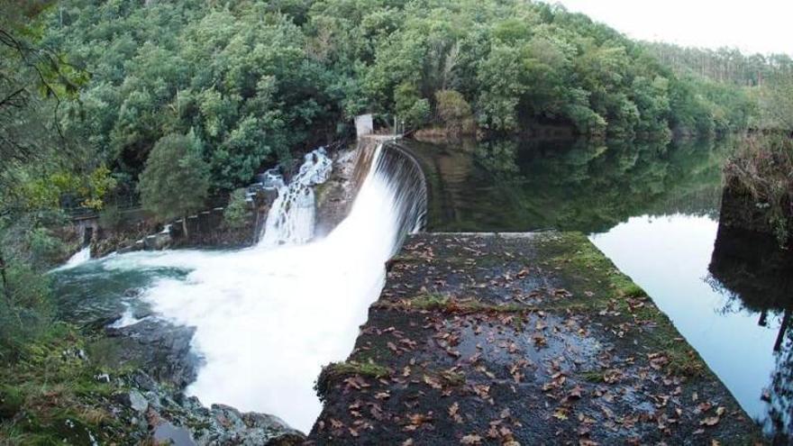 Vista del salto de la Presa do Inferno, en el río Verdugo.  // FdV