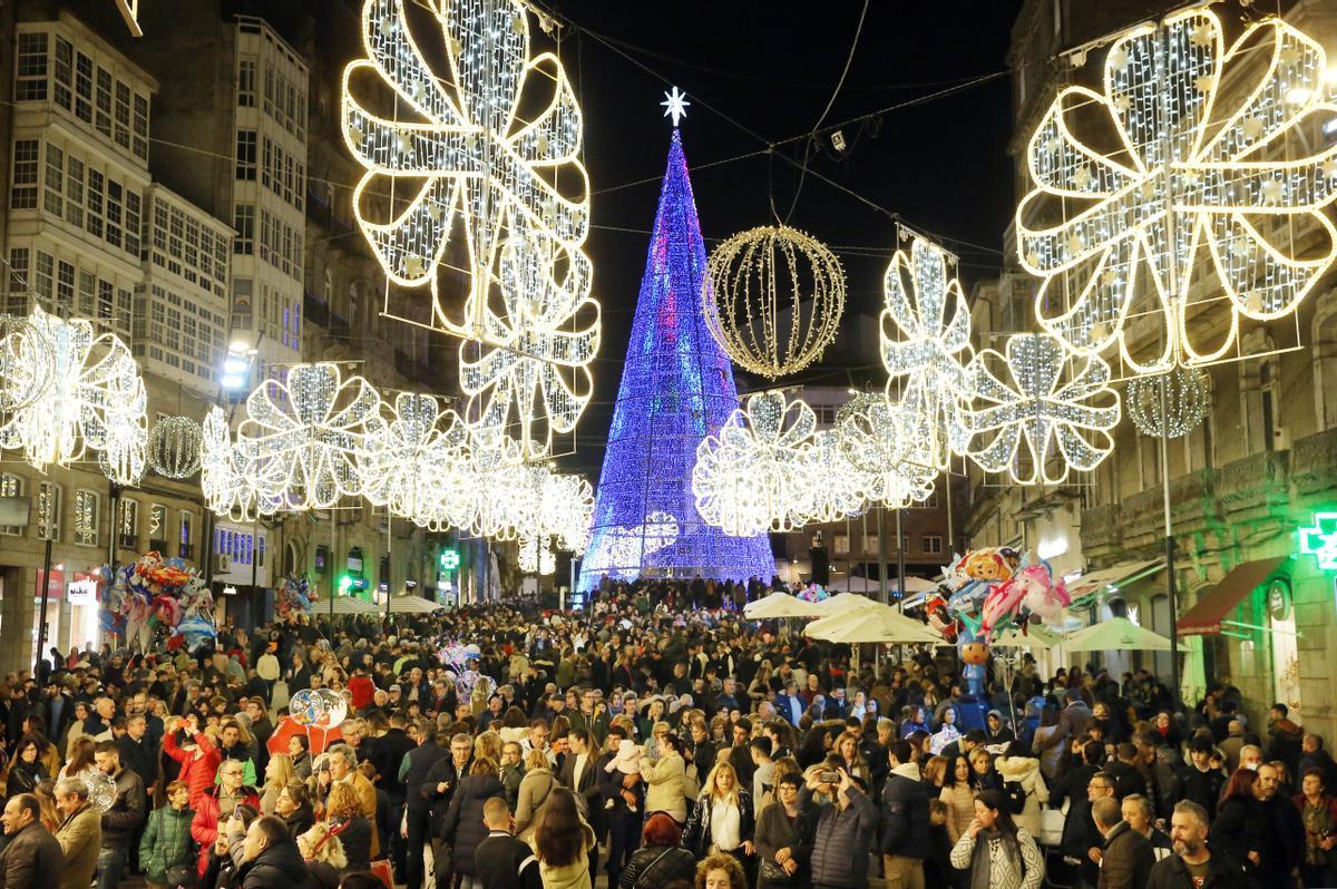 La Porta do Sol durante el segundo fin de semana de las luces de Navidad de Vigo