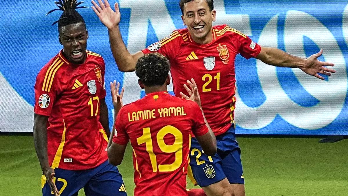 Los jugadores españoles Nico Williams, Lamine Yamal y Mikel Oyarzabal.