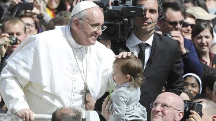 Francisco oficia su primer Domingo de Ramos