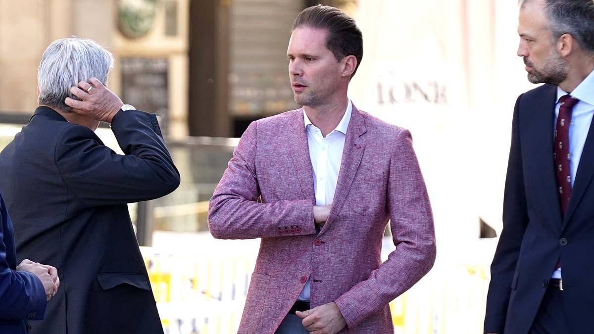  Llegada de las primeras damas y caballeros de los lideres de la OTAN  al Teatro Real para ver junto a la Reina Letizia un ensayo de la opera Nabucco de Giuseppe Verdi , en la imagen Gauthier Christian Destenay , esposo del primer ministro de Luxemburgo.