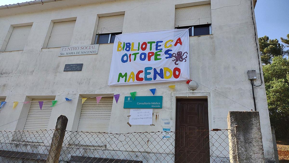 Una biblioteca rural convertida en almacén de albañilería - Faro de Vigo
