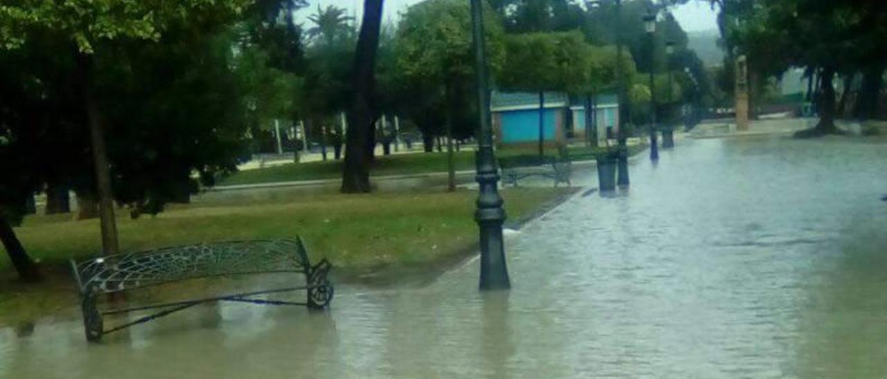 El parque Navarro Daràs volvió a llenarse de agua durante el temporal registrado durante del pasado fin de semana.