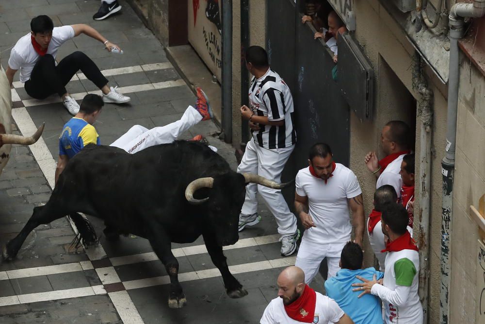 Los toros de Fuente Ymbro cumplen protagonizan un encierro rápido y limpio