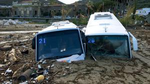 Un muerto y decenas de desaparecidos tras un corrimiento de tierra en la isla italiana de Ischia