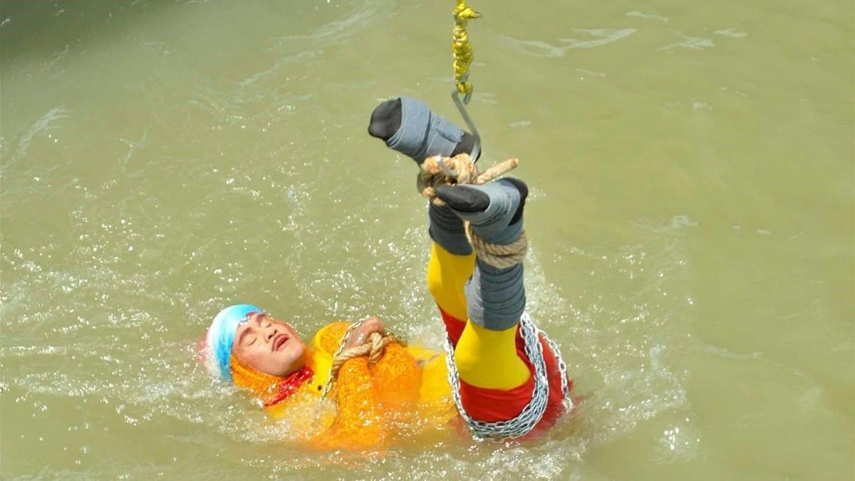 El cuerpo del Houdini indio, hallado sin vida en el Ganges