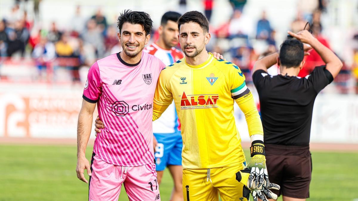 Alex Herrera, en la imagen con Sebas Gil, antes del Don Benito-Olivenza.