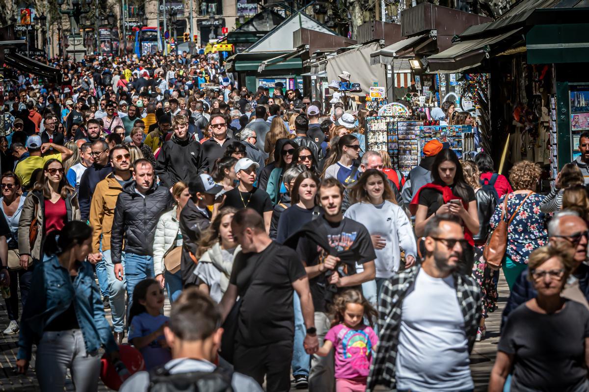 Los turistas inundan Barcelona en Semana Santa