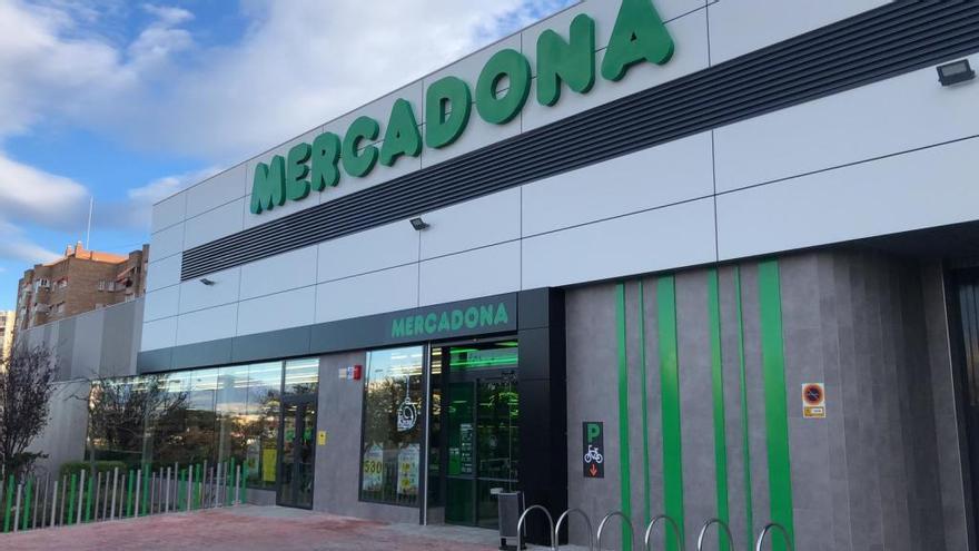 Mercadona inaugura su nuevo modelo de tienda eficiente en Playa de San Juan  (Alicante) y Guardamar