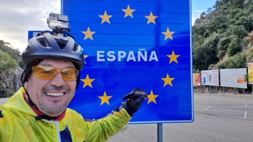 &quot;Pichi&quot; y su bicicleta ya ruedan por España