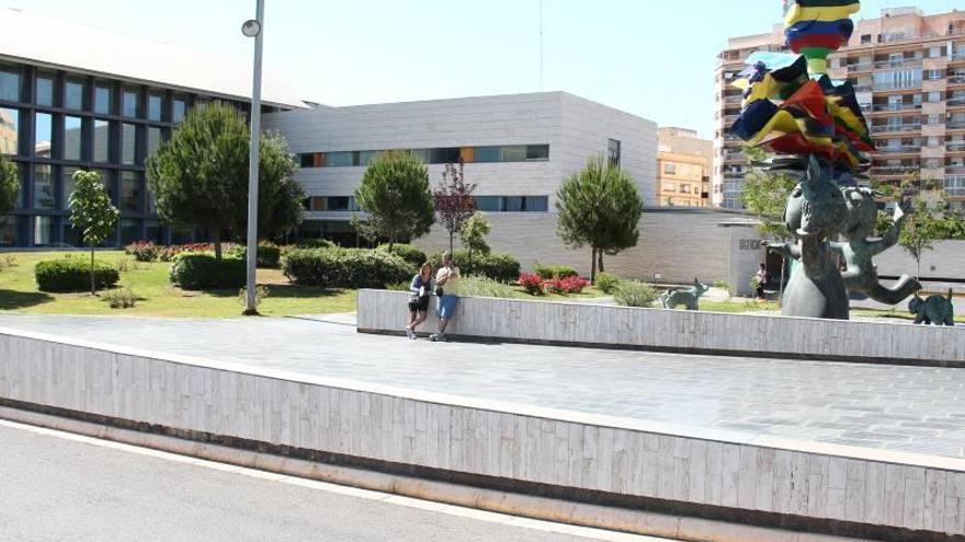 La Generalitat denuncia irregularidades en el Hospital Provincial por 25 millones de euros