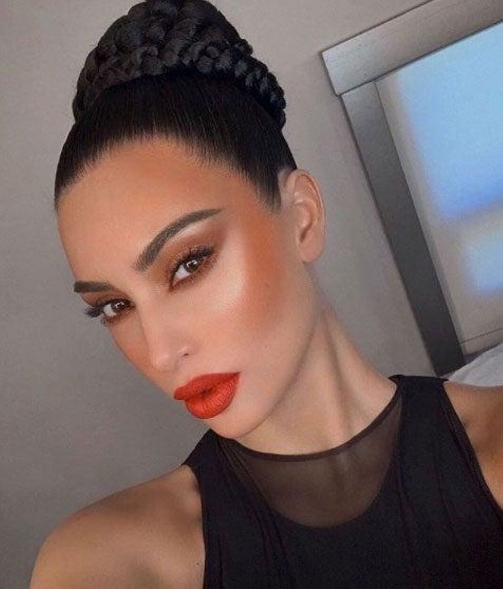 Kim Kardashian con recogido impecable
