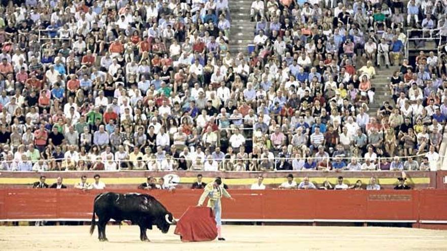 Instante de una corrida en la Plaza de Toros de Palma.