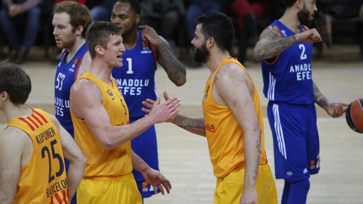 Doellman felicitó a Faverani tras el excelente debut del pívot ante el Anadolu Efes