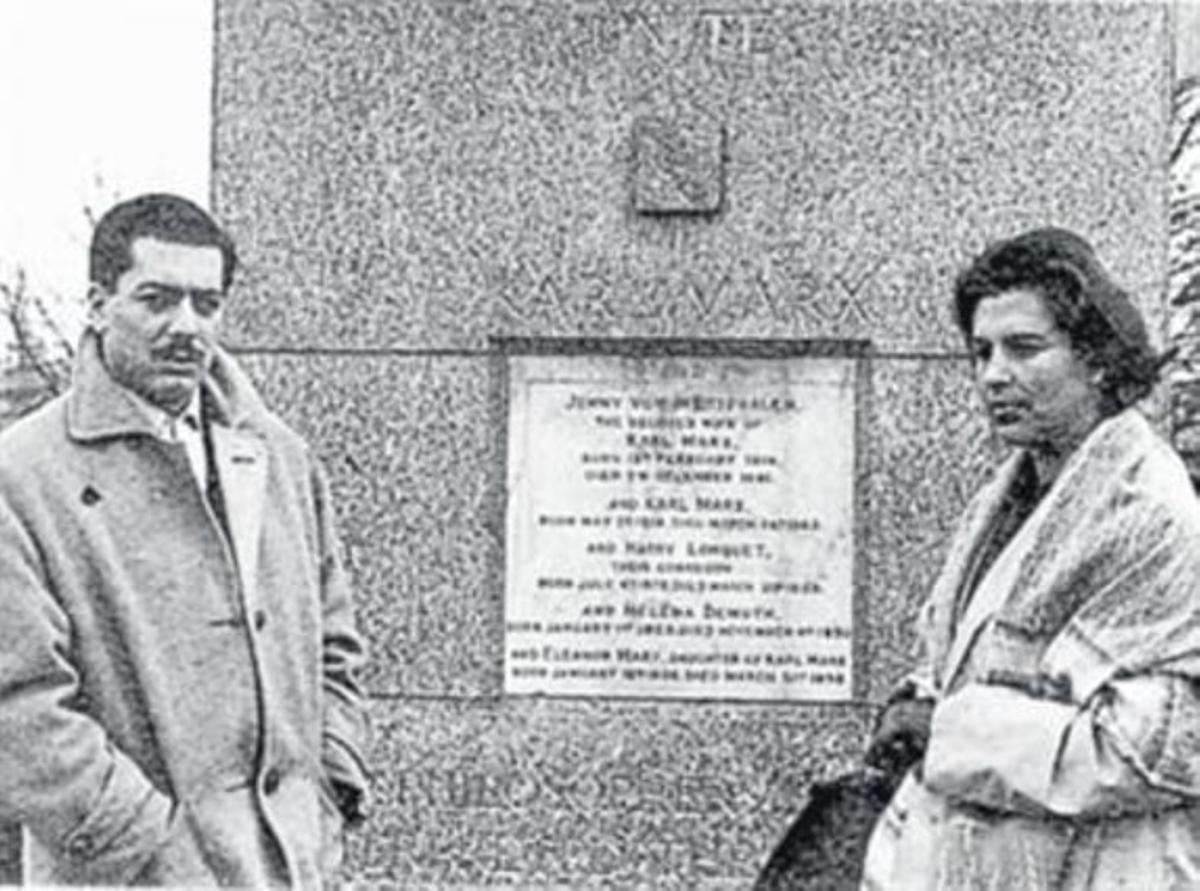 Vargas Llosa i Julia Urquidi, a Londres. Vargas Llosa i Julia Urquidi, a Londres.