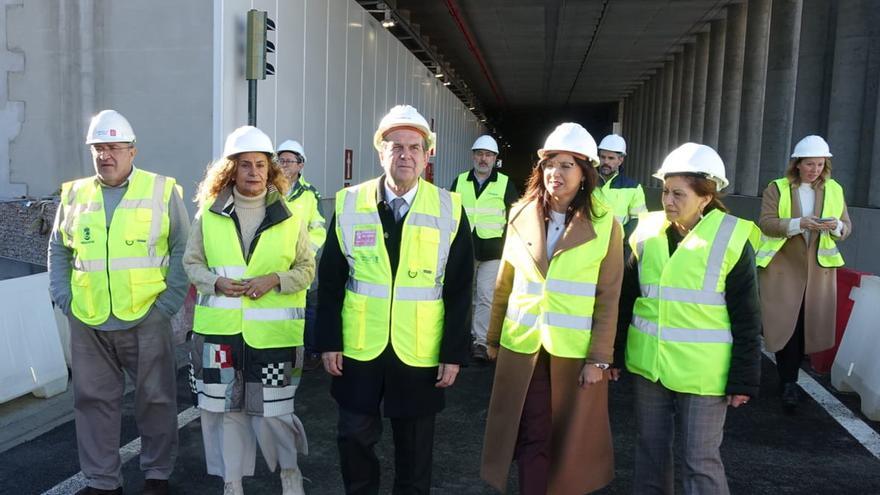 Javier Pardo, Carmela Silva, Abel Caballero, María Xosé Caride y Elena Espinosa visitaron el túnel de Lepanto junto a los técnicos municipales