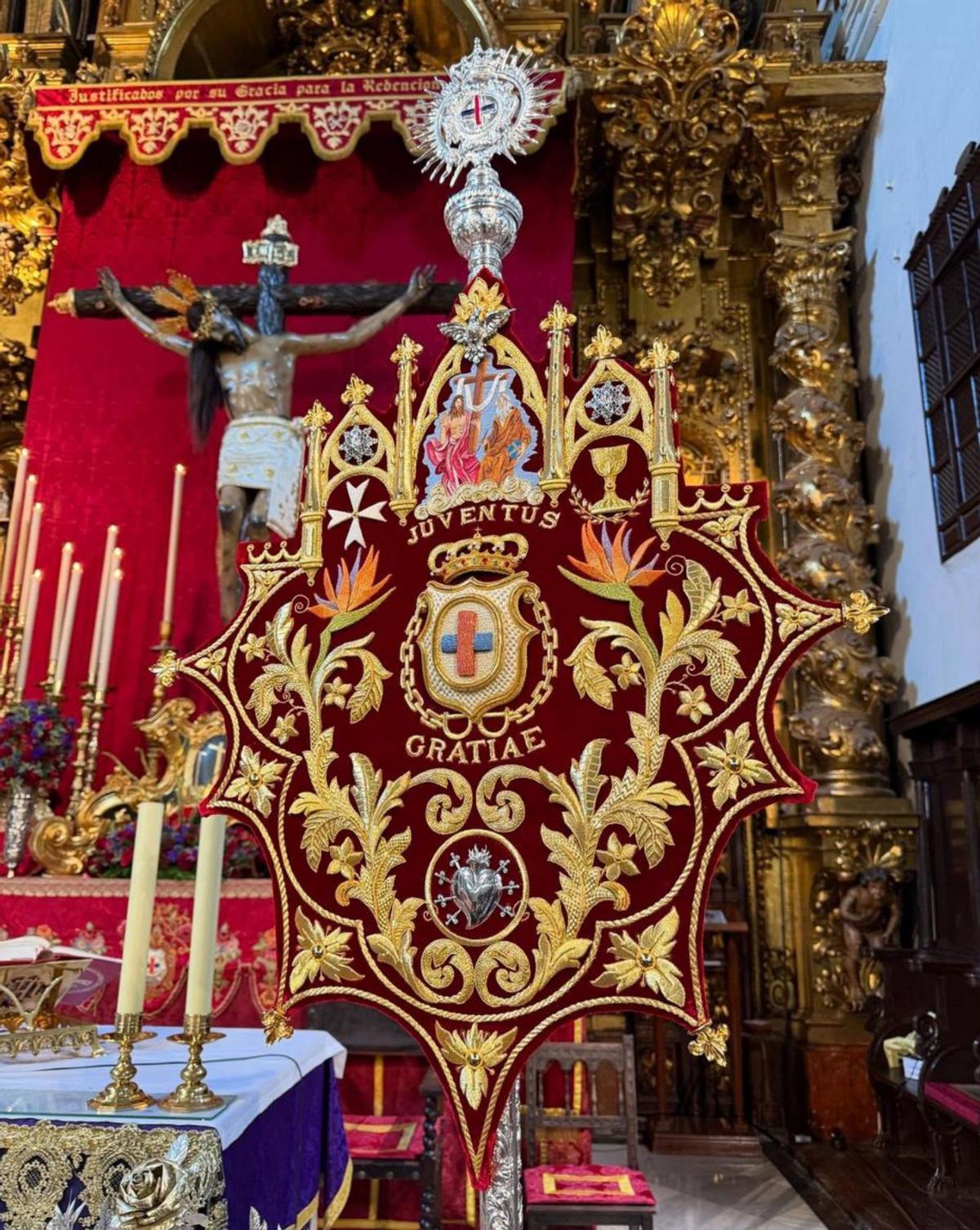 Nuevo guion de Juventud de la hermandad del Cristo de Gracia.