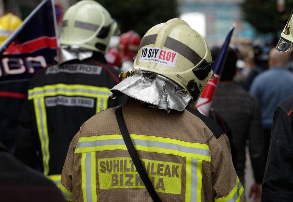 Manifestación de bomberos de toda España en Oviedo por Eloy Palacio