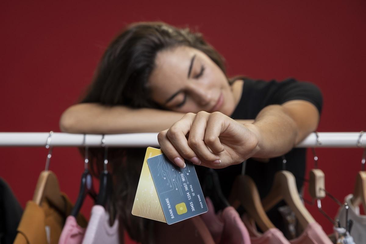 Comprar con sueño nos hace malos consumidores.
