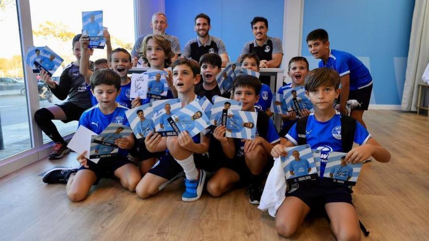 La UD Ibiza conecta a sus futbolistas con la afición