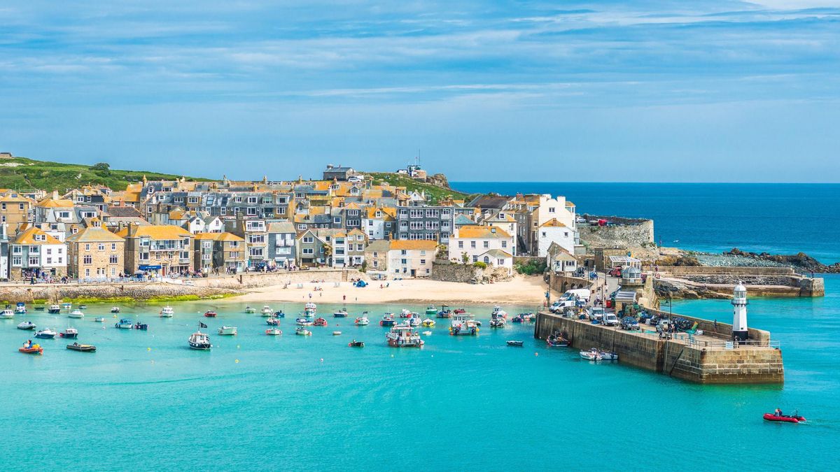 Visitamos el pueblecito en la costa de Cornualles donde veraneaba Virginia Woolf: un faro que inspiró toda su trayectoria