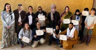 La podóloga vilagarciana Iria Somoza trata el pie zambo en los campamentos de refugiados saharauis de Tinduf