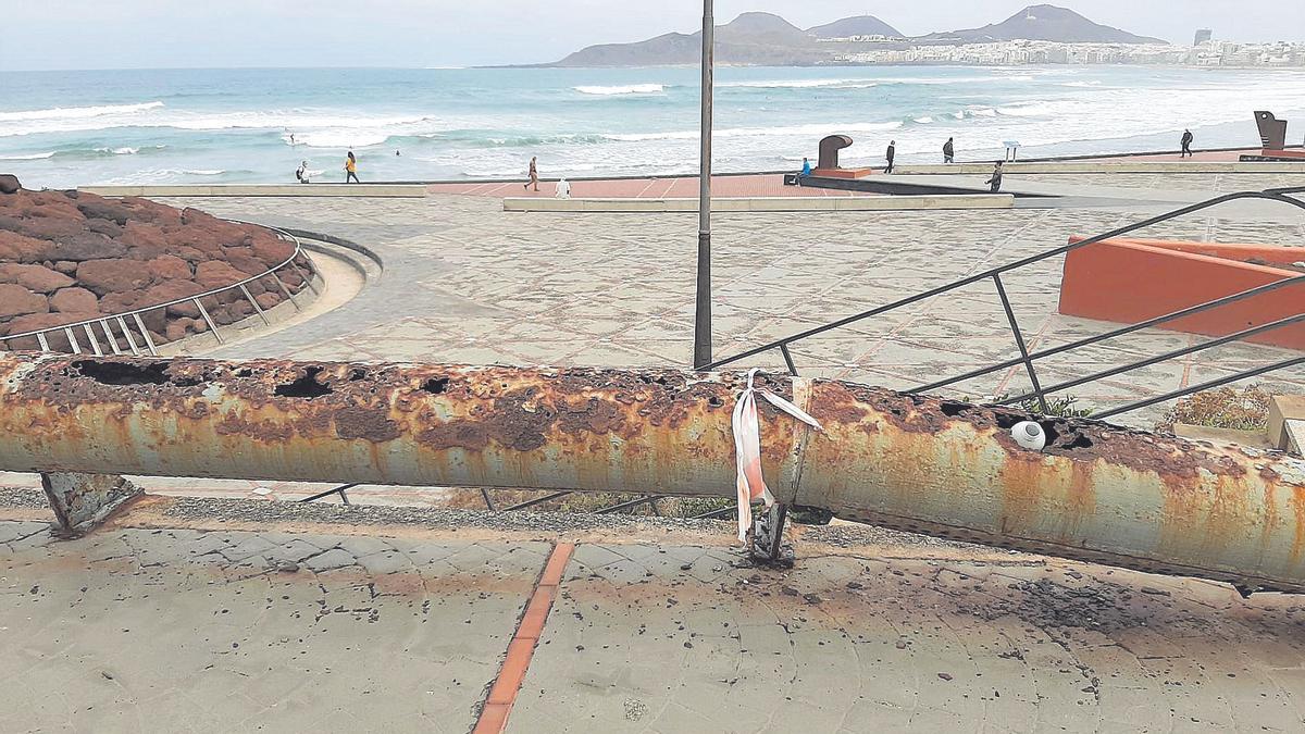 El óxido acaba con varias estructuras de la zona