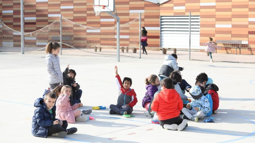 GALERÍA | Fin de las mascarillas en los patios de los colegios de Aragón. En la imagen, el colegio Catalina de Aragón.