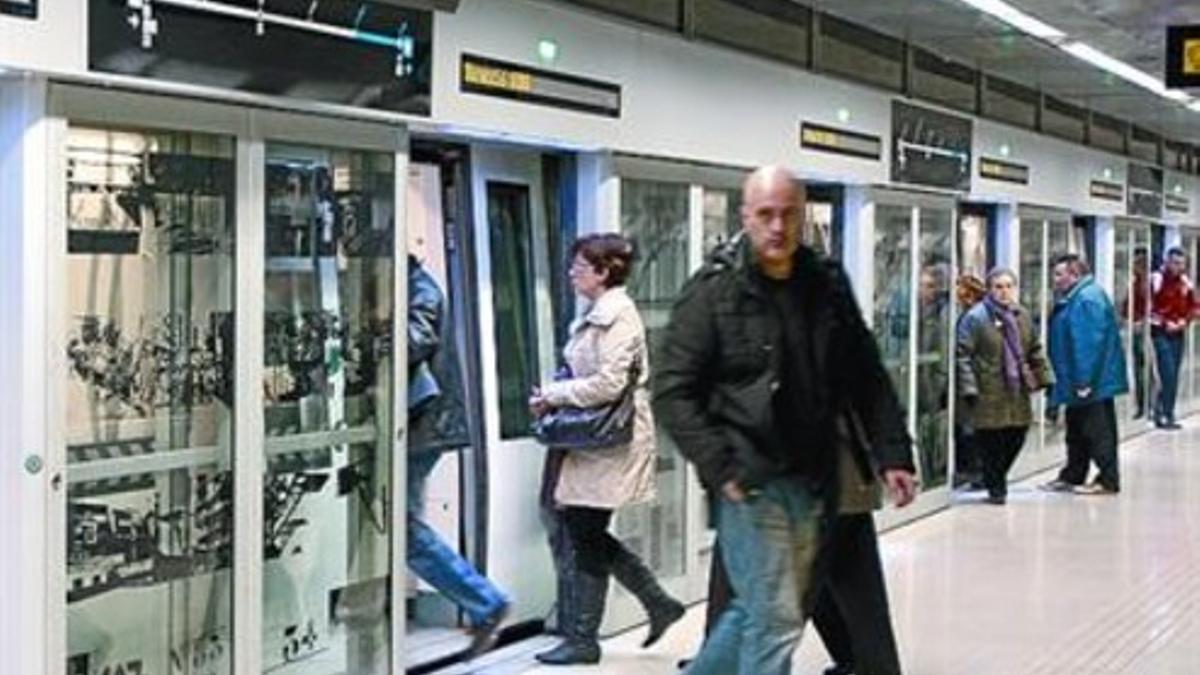 Estación de La Salut de la L-10 en Badalona, ayer.