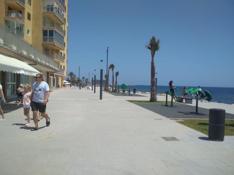 Docenas de vecinos acuden la inauguración de las obras de remodelación del paseo de Punta Margalla