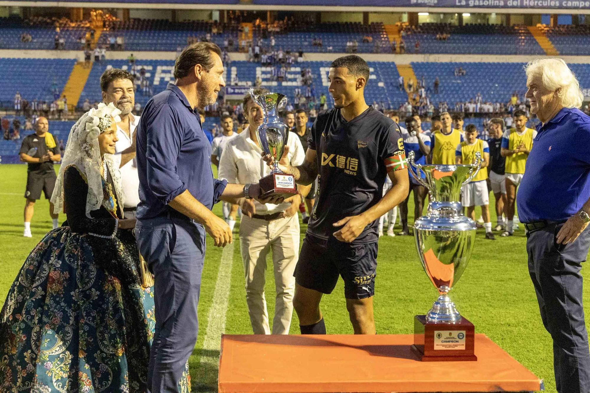 El Hércules celebra el 50 aniversario del Rico Pérez ganando el Trofeo Ciudad de Alicante ante el Alavés